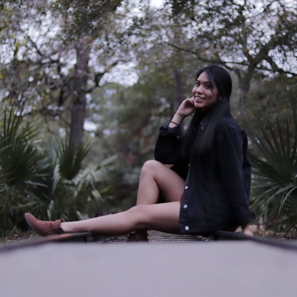 Meet your Posher, Paola - Picture 1 of 1